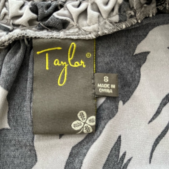 Taylor Mock Neck Fitted Dress Size 8 - Picture 6 of 8